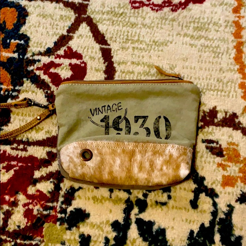 Small wristlet Myra